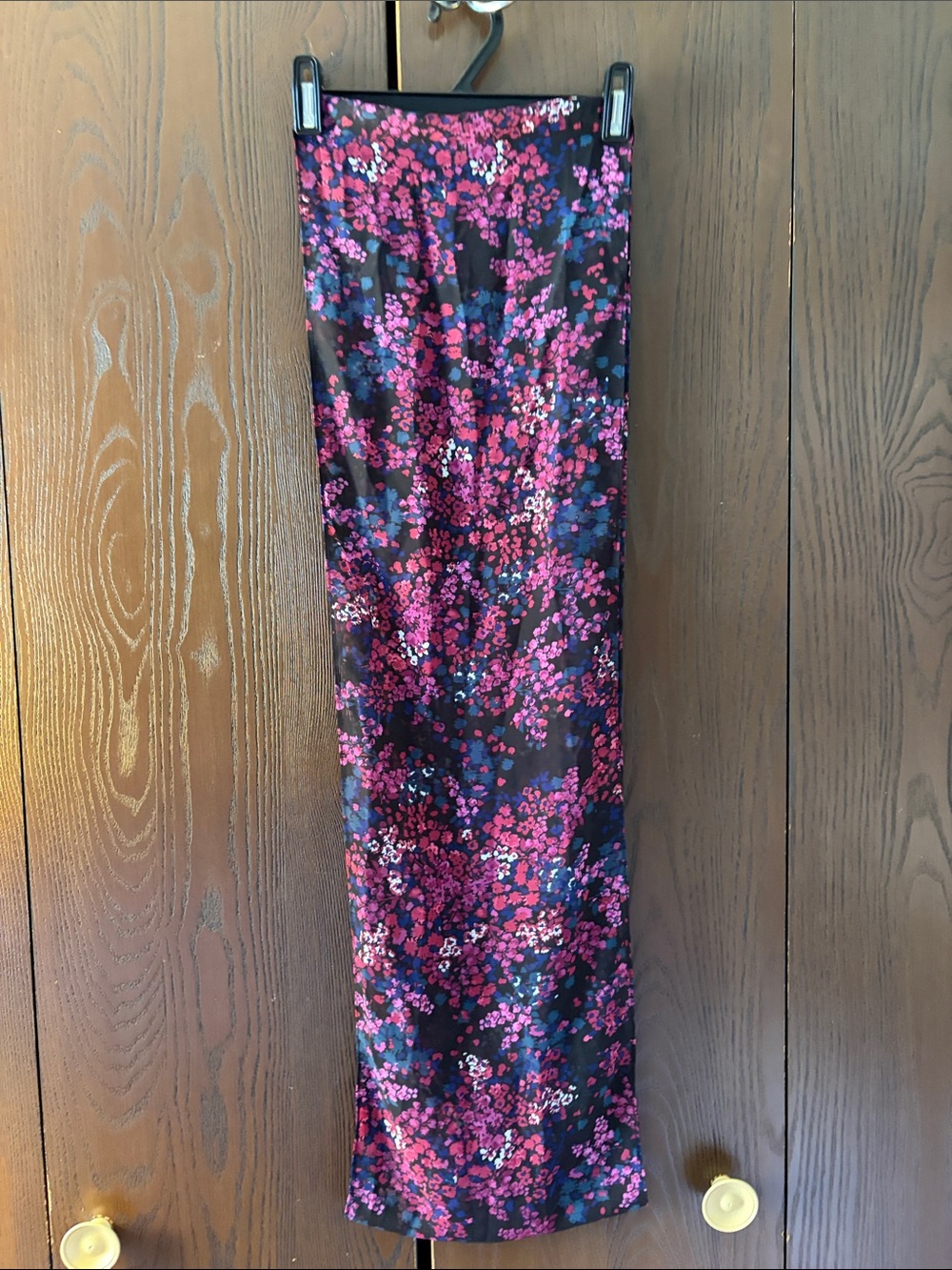 No Brand Floral Print Circular Neck Scarf in Magenta and Black Floral.